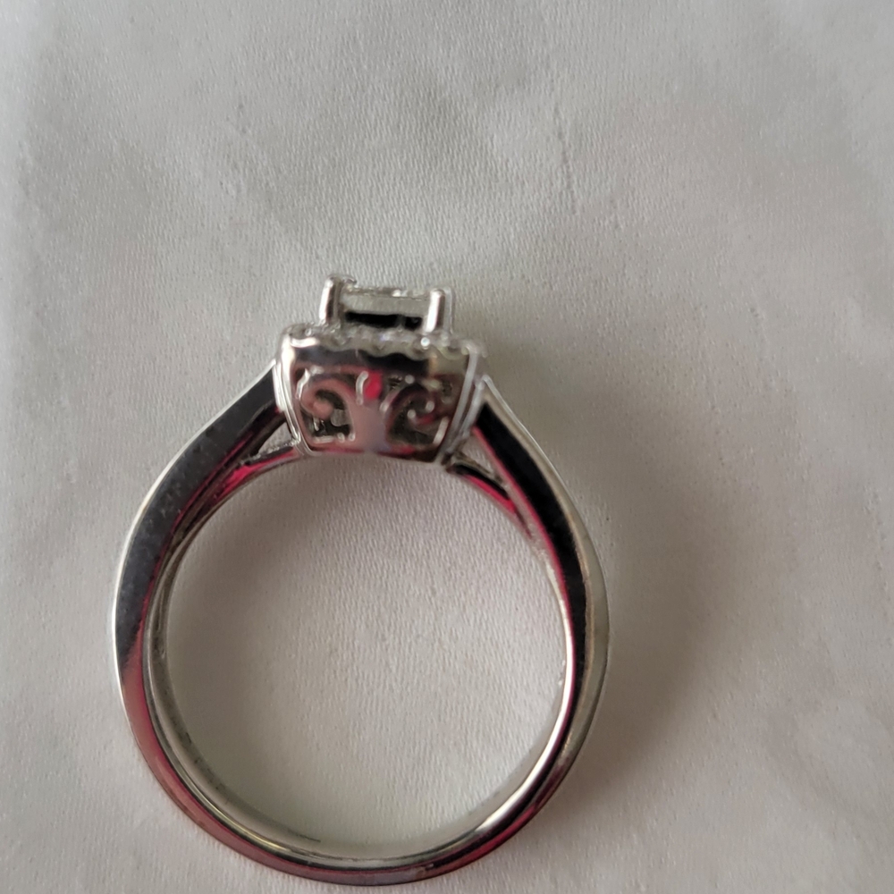 Sparkling Diamond Engagement Ring Or Right Hand Ring 14kt White Gold - Picture 5 of 10
